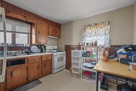 105 Park St, Fall River, MA 02721 photo 3