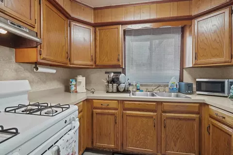 111 Park St, Fall River, MA 02721 photo 3