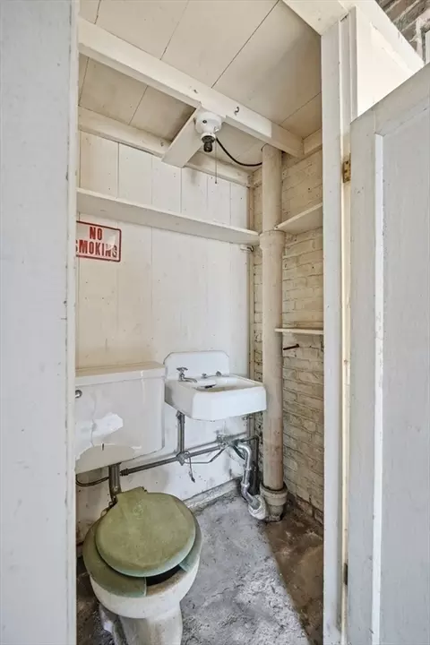35 Dublin St, Chicopee, MA 01013 photo 31