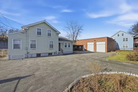 35 Dublin St, Chicopee, MA 01013 photo 3