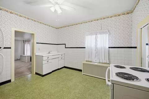 35 Dublin St, Chicopee, MA 01013 photo 8