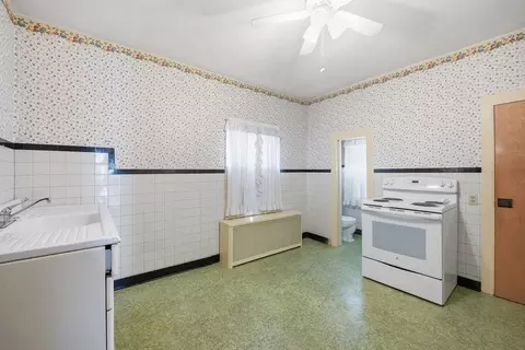 35 Dublin St, Chicopee, MA 01013 photo 9