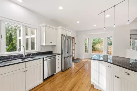 602 Putnam Ave, Barnstable, MA 02635 photo 5