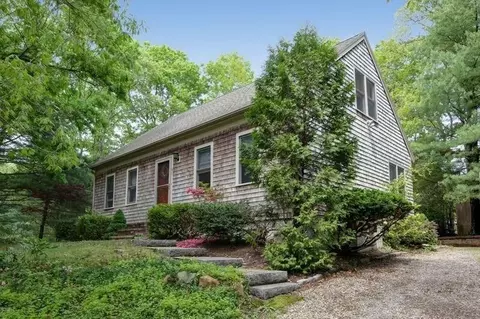41 Braeburn Ct, Falmouth, MA 02536