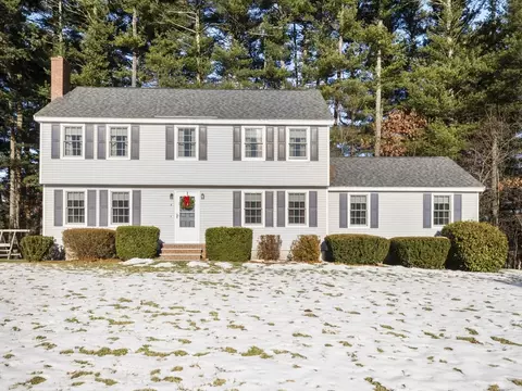 4 Michaels Dr, Tyngsborough, MA 01879