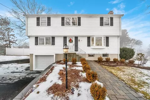 17 Wakefield St, Reading, MA 01867