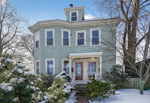3 Henry St #3, Belmont, MA 02478