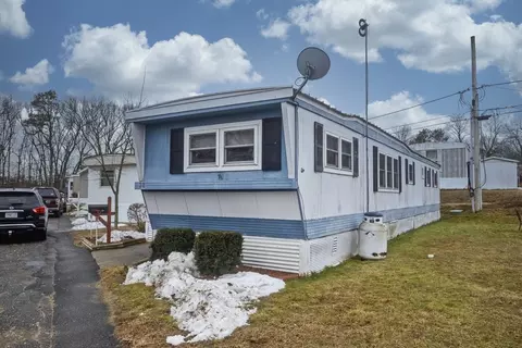 28 Mockingbird Dr, Chicopee, MA 01020