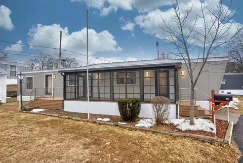 28 Mockingbird Dr, Chicopee, MA 01020 photo 6