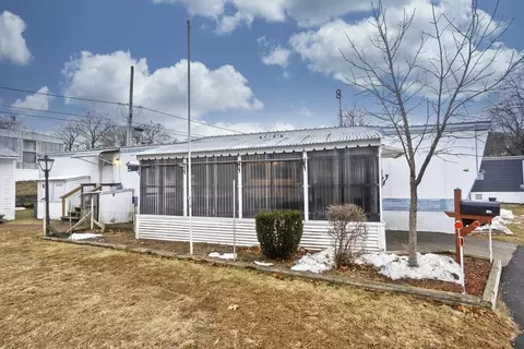 28 Mockingbird Dr, Chicopee, MA 01020 photo 5