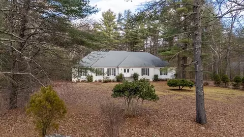 16 Anglewood Ln, North Reading, MA 01864