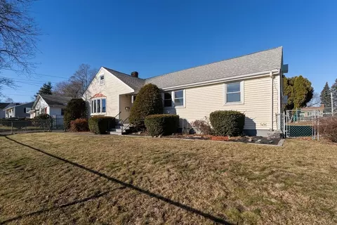 253 W Squantum St, Quincy, MA 02171