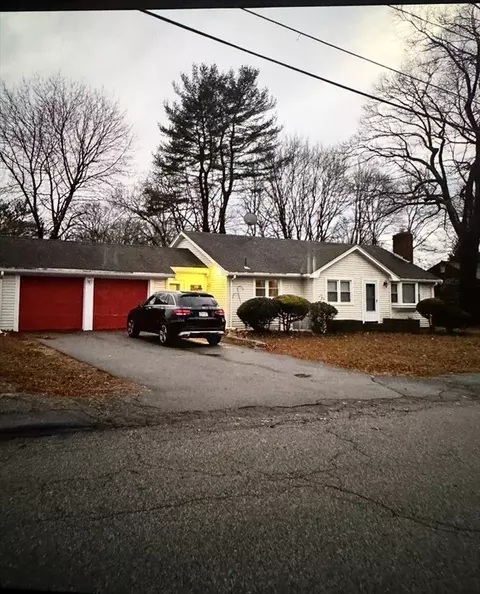 120 Roberts Ave, Holbrook, MA 02343