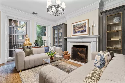 15 W Cedar St, Boston, MA 02108