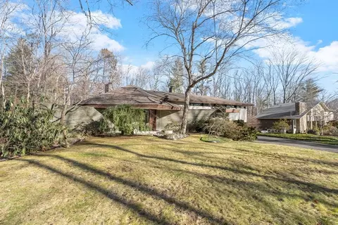 64 Oak Hill Rd, Worcester, MA 01609