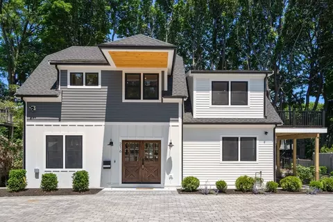 216 Aspinwall Ave #3, Brookline, MA 02446