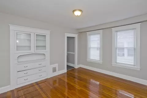 809 Carew St, Springfield, MA 01104 photo 8