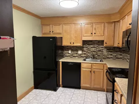 Kitchen - 2 Summit Dr #18, Reading, MA 01867 photo 1 of 2