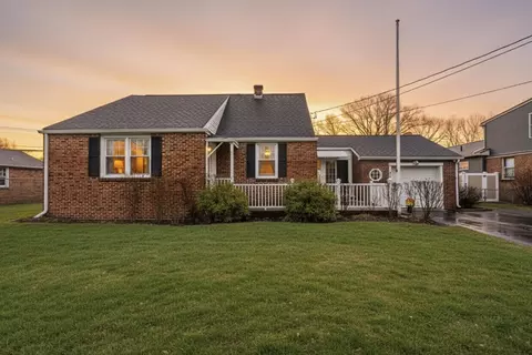 40 Lauzier Ter, Chicopee, MA 01020