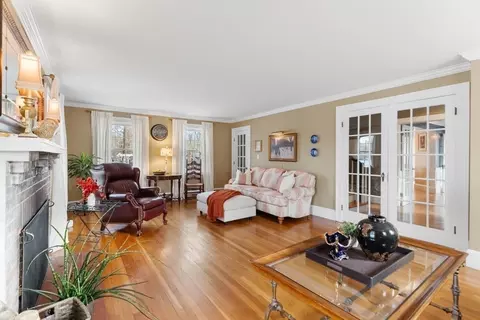 Living - 257 High St, Reading, MA 01867 photo 3 of 5