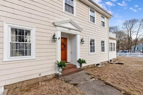 Exterior - 257 High St, Reading, MA 01867 photo 4 of 9