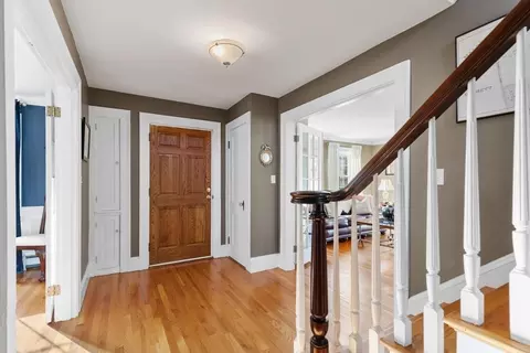 Entry Way - 257 High St, Reading, MA 01867 photo 2 of 6