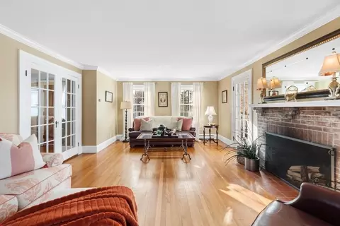 Living - 257 High St, Reading, MA 01867 photo 2 of 5