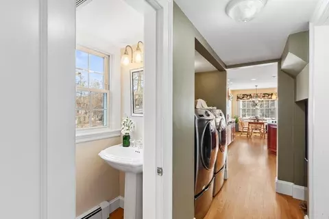 Entry Way - 257 High St, Reading, MA 01867 photo 3 of 6