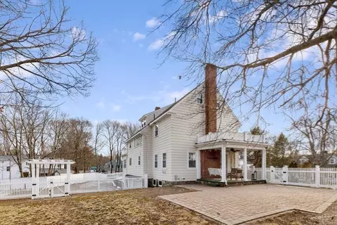 Exterior - 257 High St, Reading, MA 01867 photo 6 of 9