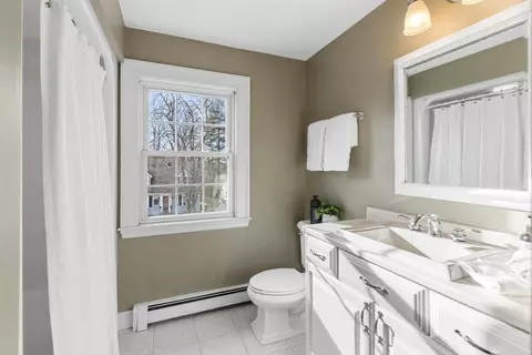 Bath - 257 High St, Reading, MA 01867 photo 2 of 2