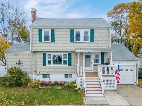 35 H St, Hull, MA 02045