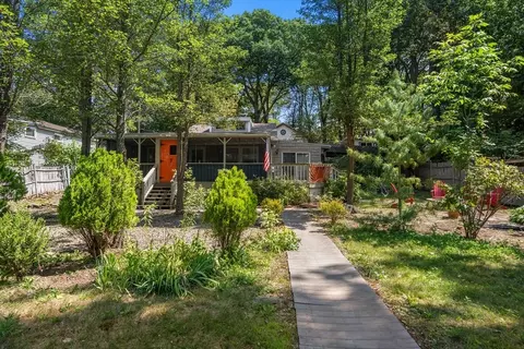 7 Victoria Ave, Rutland, MA 01543