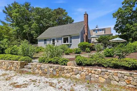 Exterior - 197 Monomoscoy Rd, Mashpee, MA 02649 photo 5 of 15