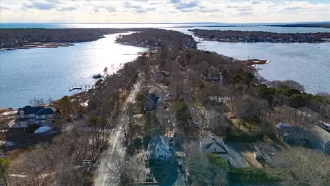 View/Area - 197 Monomoscoy Rd, Mashpee, MA 02649 photo 3 of 18