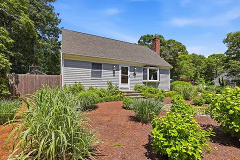 Exterior - 197 Monomoscoy Rd, Mashpee, MA 02649 photo 10 of 15