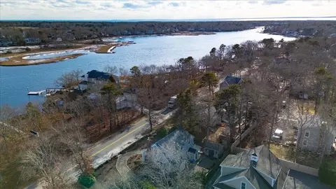 View/Area - 197 Monomoscoy Rd, Mashpee, MA 02649 photo 6 of 18