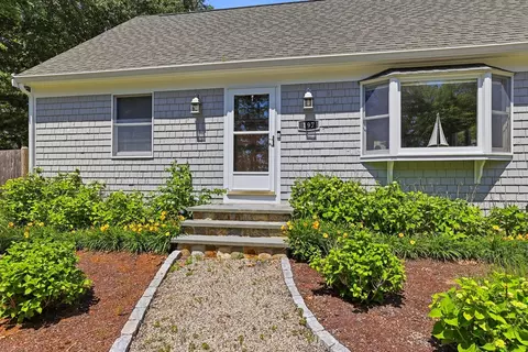 Exterior - 197 Monomoscoy Rd, Mashpee, MA 02649 photo 11 of 15
