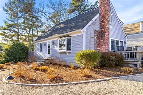 Exterior - 197 Monomoscoy Rd, Mashpee, MA 02649 photo 3 of 15