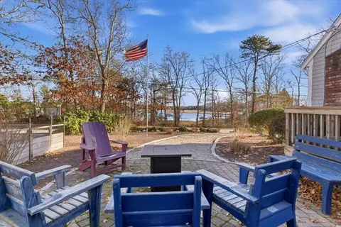 Exterior - 197 Monomoscoy Rd, Mashpee, MA 02649 photo 4 of 15