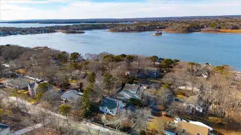 View/Area - 197 Monomoscoy Rd, Mashpee, MA 02649 photo 2 of 18
