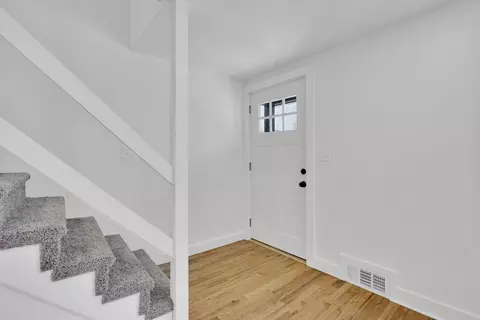 Entry Way - 38 Tyrone St, Springfield, MA 01104 photo 1 of 2
