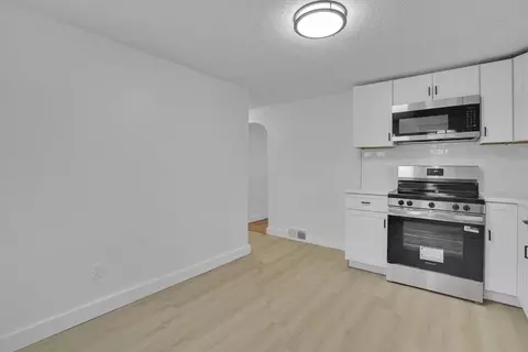 Entry Way - 38 Tyrone St, Springfield, MA 01104 photo 2 of 2