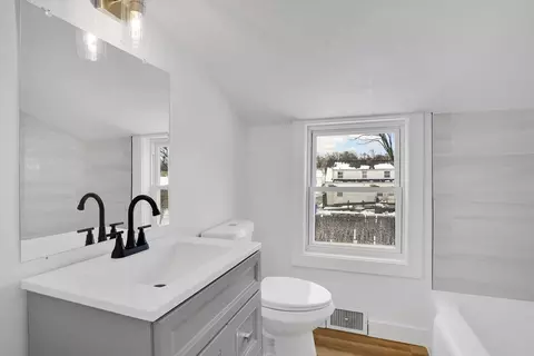Bath - 38 Tyrone St, Springfield, MA 01104 photo 2 of 3