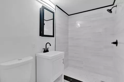 Bath - 38 Tyrone St, Springfield, MA 01104 photo 1 of 3