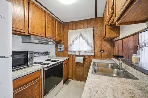 40 Better Way, Springfield, MA 01109 photo 3