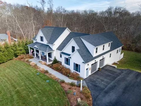 10 Fernmarsh Ln, Westport, MA 02790