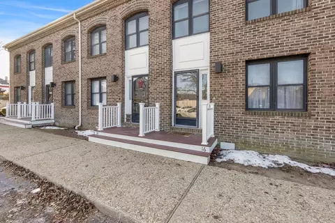 33 Maplewood Ave #16, Gloucester, MA 01930