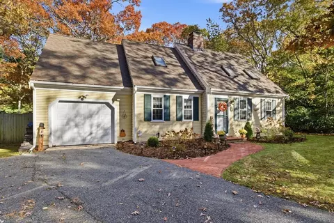 140 Wequaquet Ln, Centerville, MA 02632