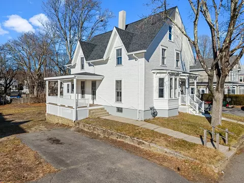 28 School St, Middleboro, MA 02346
