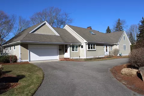 90 Swing Ln, Falmouth, MA 02540